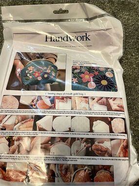 Handiwork Embroidered handbag Kit Floral Embroidery Kit in Green & Multicolor